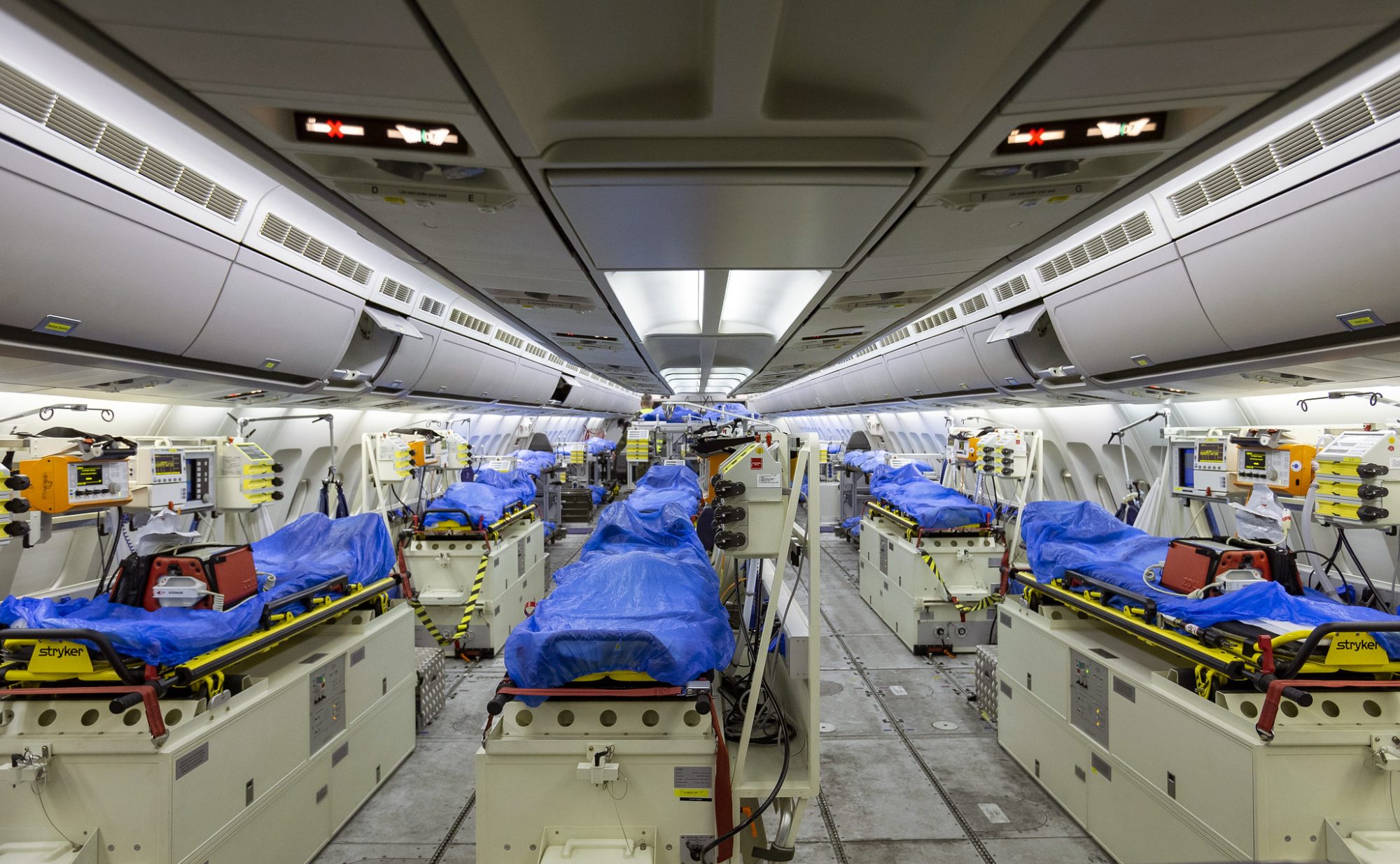 Die Kabine Einer Fur Intensive Care Aeronautical Evacuation Icae Konfigurierten Airbus A310 Mrtt Esut Europaische Sicherheit Technik