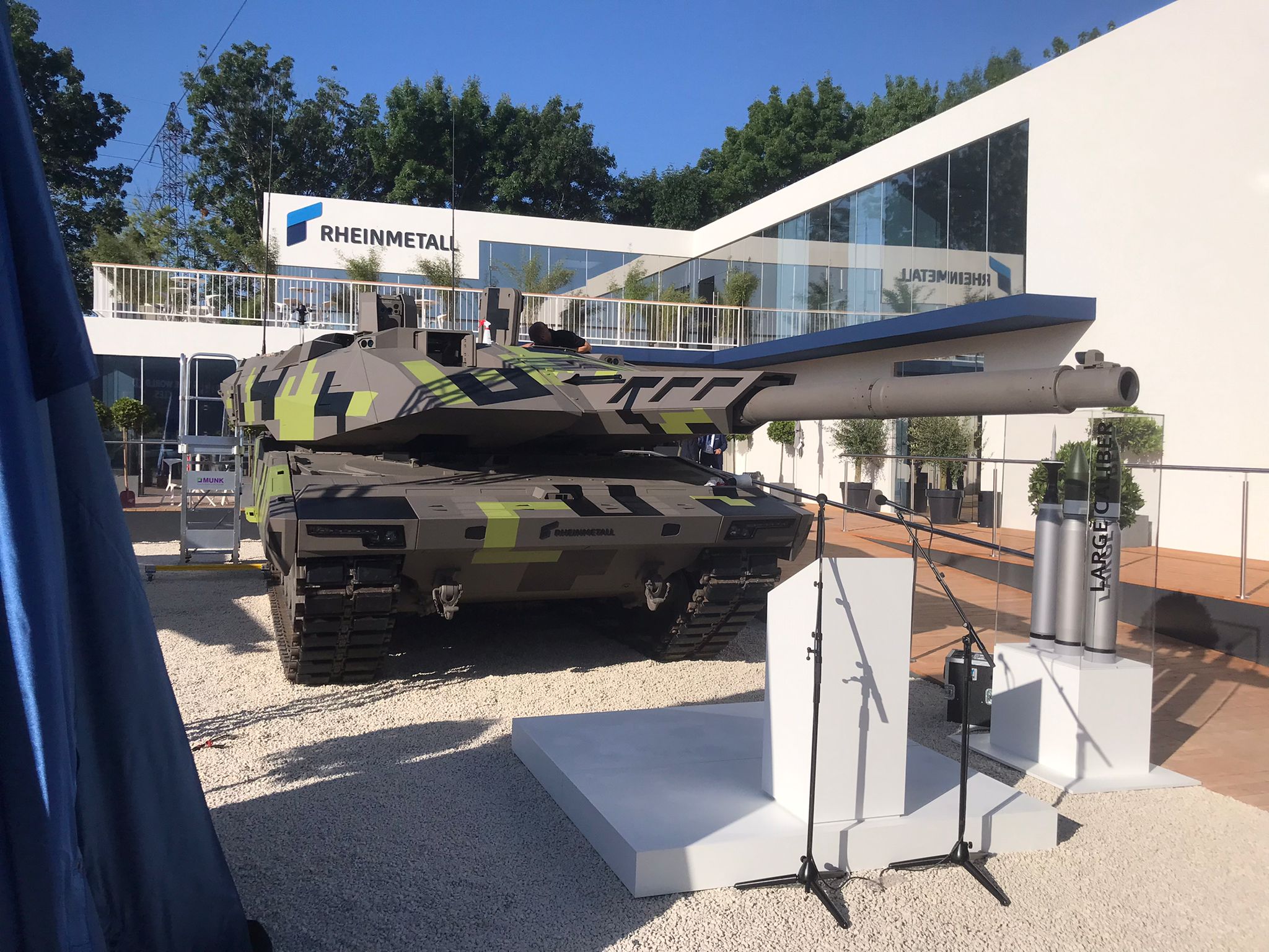 World premiere of the KF51 Panther medium tank