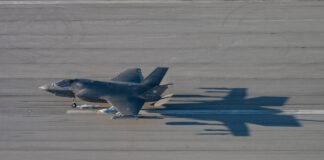 Eine F-35B bei einem ersten Flugtest zur Integration des Langstrecken-Schiffsabwehrflugkörpers in das Flugzeug. (Foto: Lockheed Martin)