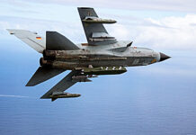 Der Lenkflugkörper TAURUS KEPD 350 (hier am Tornado IDS ASSTA 3.0) wird modernisiert. (Foto: Bundeswehr Andrea Bienert)