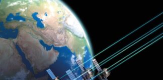 Ein relativistischer Klystronverstärker (RKA), eine gerichtete Energiewaffe, die zur Zerstörung von Satelliten im Weltraum eingesetzt werden kann. RKAs können auf Satelliten montiert werden und dienen dazu, elektronische Geräte mit konzentrierter elektromagnetischer Energie zu verbrennen. [Grafik: picture alliance / Science Photo Library | VICTOR HABBICK VISIONS]